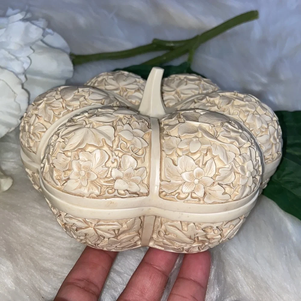 Vintage Floral Carved Ivory Dynasty Pumpkin Jewelry Box Trinket Tray